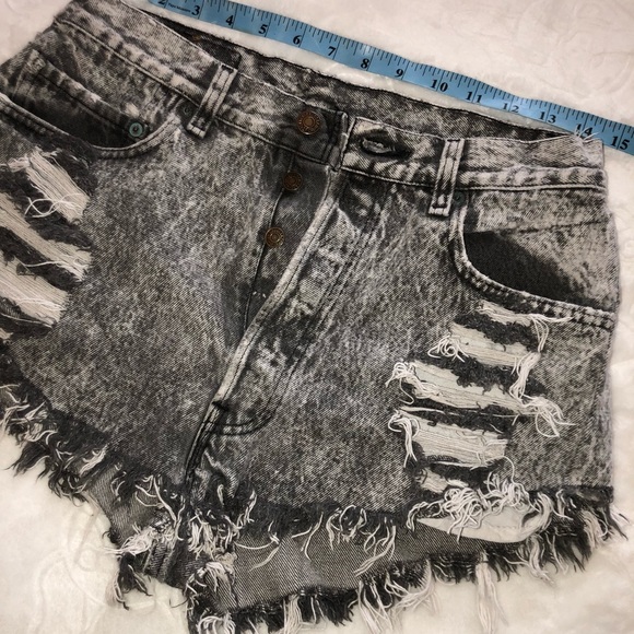 Vintage LEVIS High waisted shorts size 30 Greywash - Picture 4 of 5